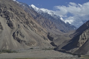 tajikistan-pamir-highway-snowy-peaks